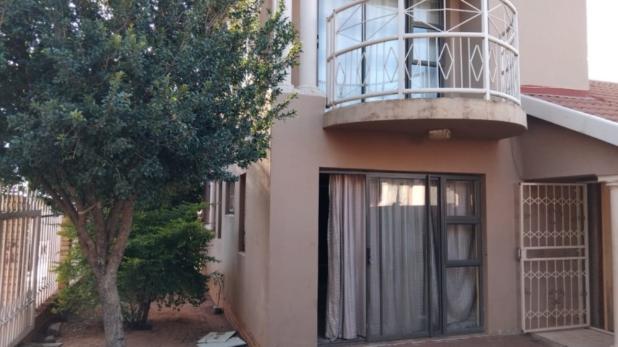 4 Bedroom Property for Sale in Geelhoutpark North West